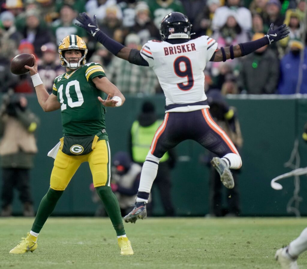 Packers Jordan Love throwing around Brisker