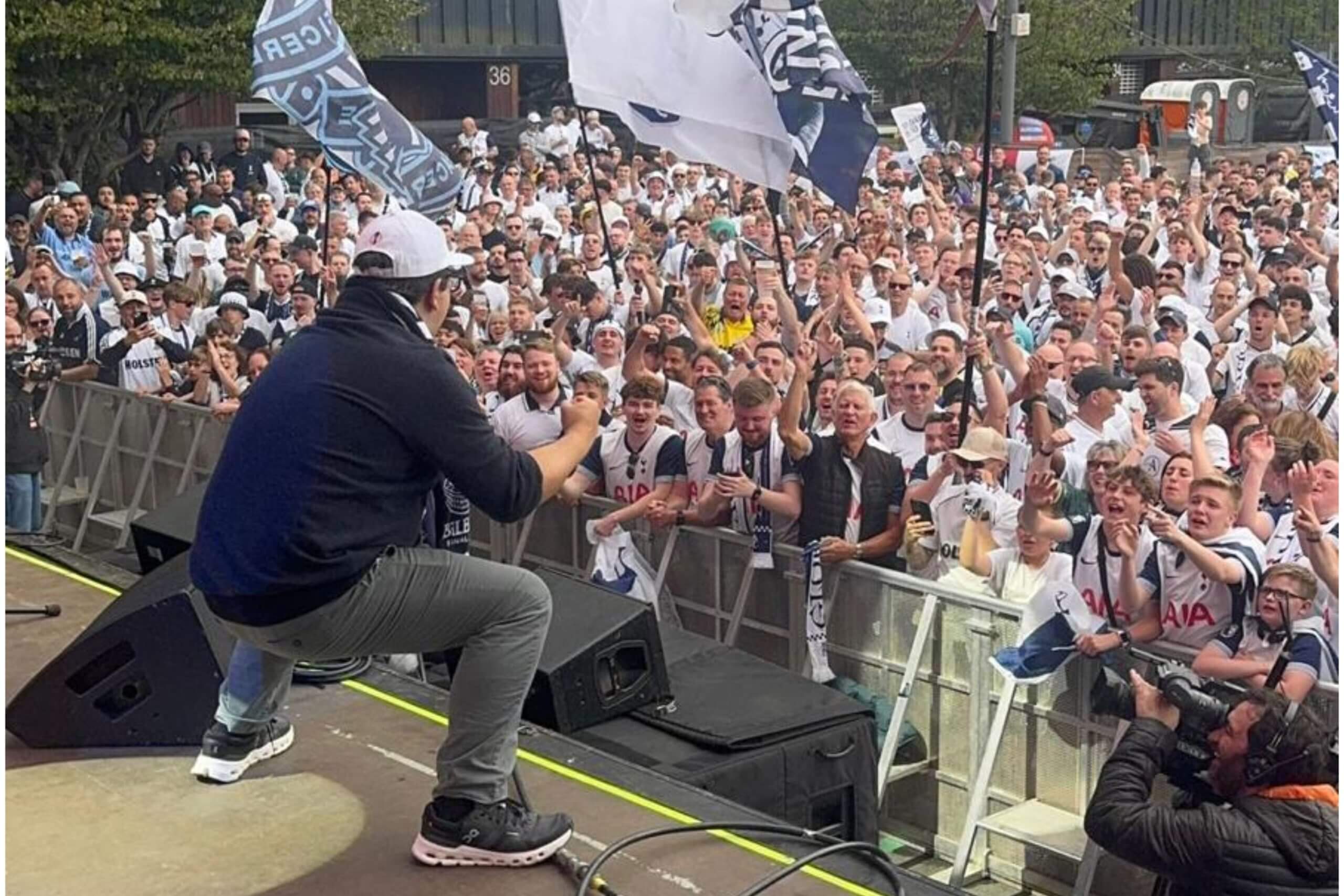 Michael McIntyre entertains Spurs fans in Bilbao