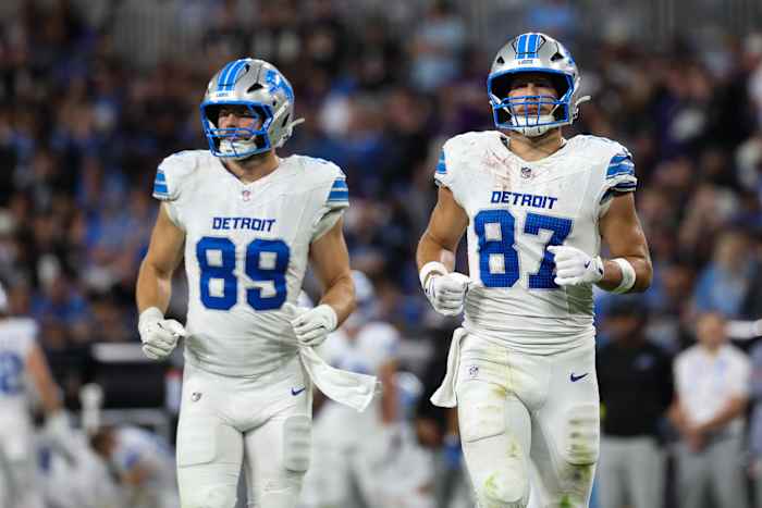 Detroit Lions TE Brock Wright joins Sam LaPorta in raising paw to ban dog experiments in Michigan