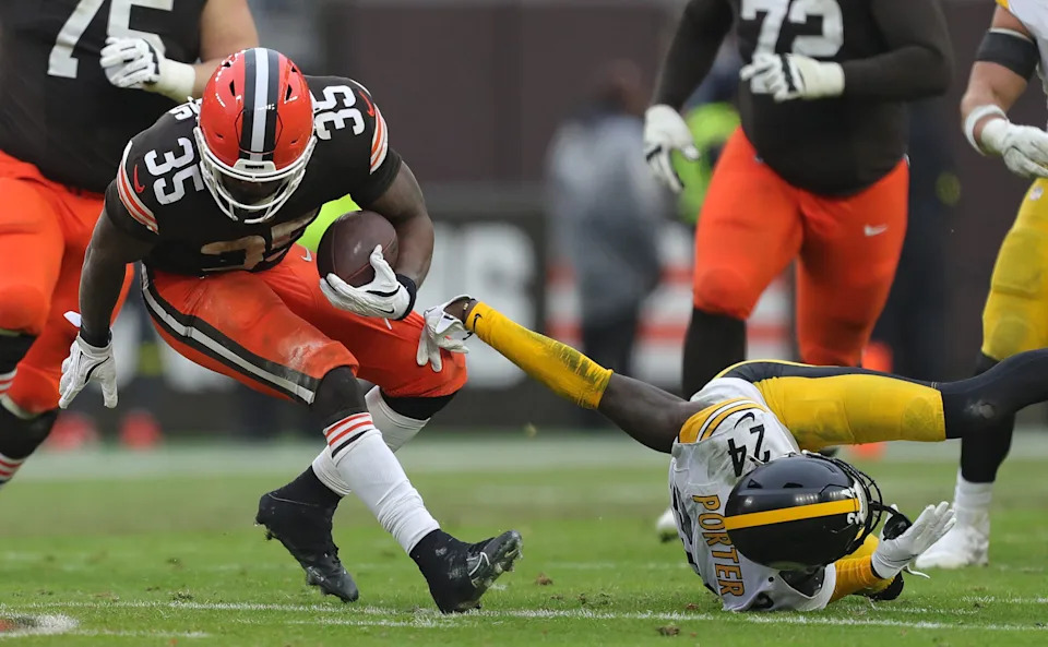 Cleveland Browns running back Raheim Sanders (35) sheds Pittsburgh Steelers cornerback Joey Porter Jr. (24) as he runs for yards during the second half of an NFL football game at Huntington Bank Field, Dec. 28, 2025, in Cleveland, Ohio.