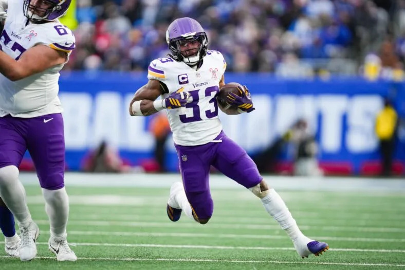 Minnesota Vikings running back Aaron Jones Sr. (33) runs the ball during a game against the New York Giants at MetLife Stadium, Dec 21, 2025, East Rutherford, NJ, USA. © Yannick Peterhans / USA TODAY NETWORK via Imagn Images.