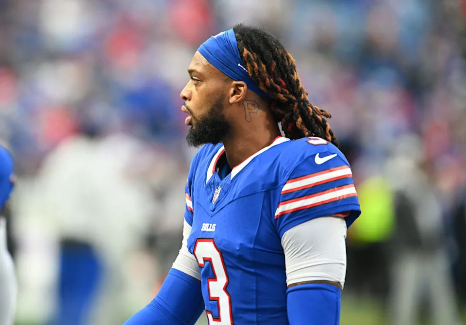 Buffalo Bills safety Damar Hamlin (3) warms up before a game against the Kansas City Chiefs at Highmark Stadium.