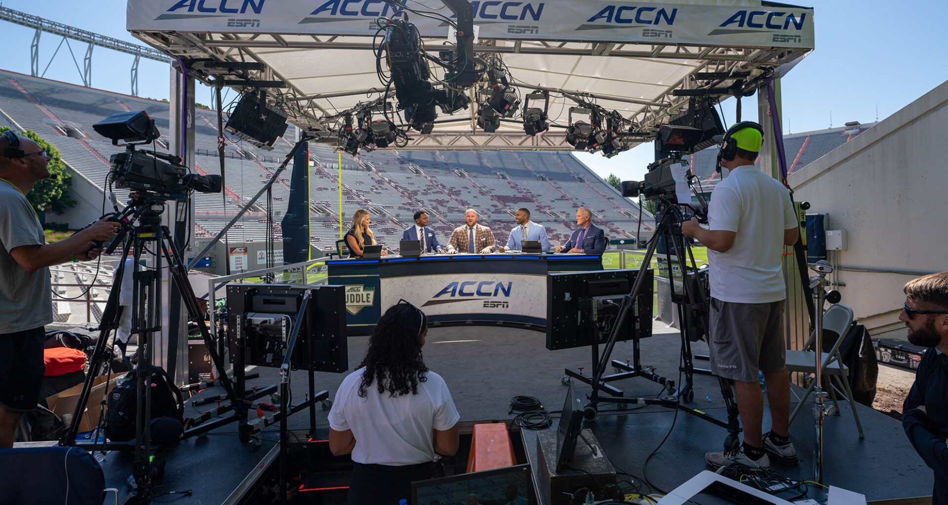 Nike Swoosh Logo White