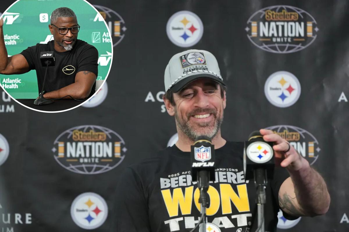 Aaron Rodgers still taking shots at Jets ahead of Steelers playoff matchup