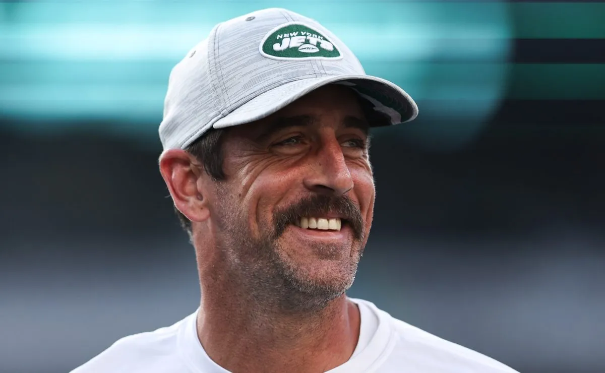 Aaron Rodgers takes a shot at NY Jets while praising Mike Tomlin's Steelers in 2026 NFL playoffs