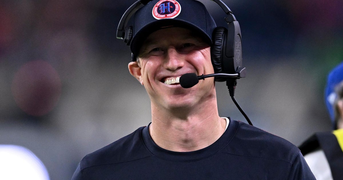 Slowik promoted to Miami Dolphins offensive coordinator under new coach Hafley, AP source says