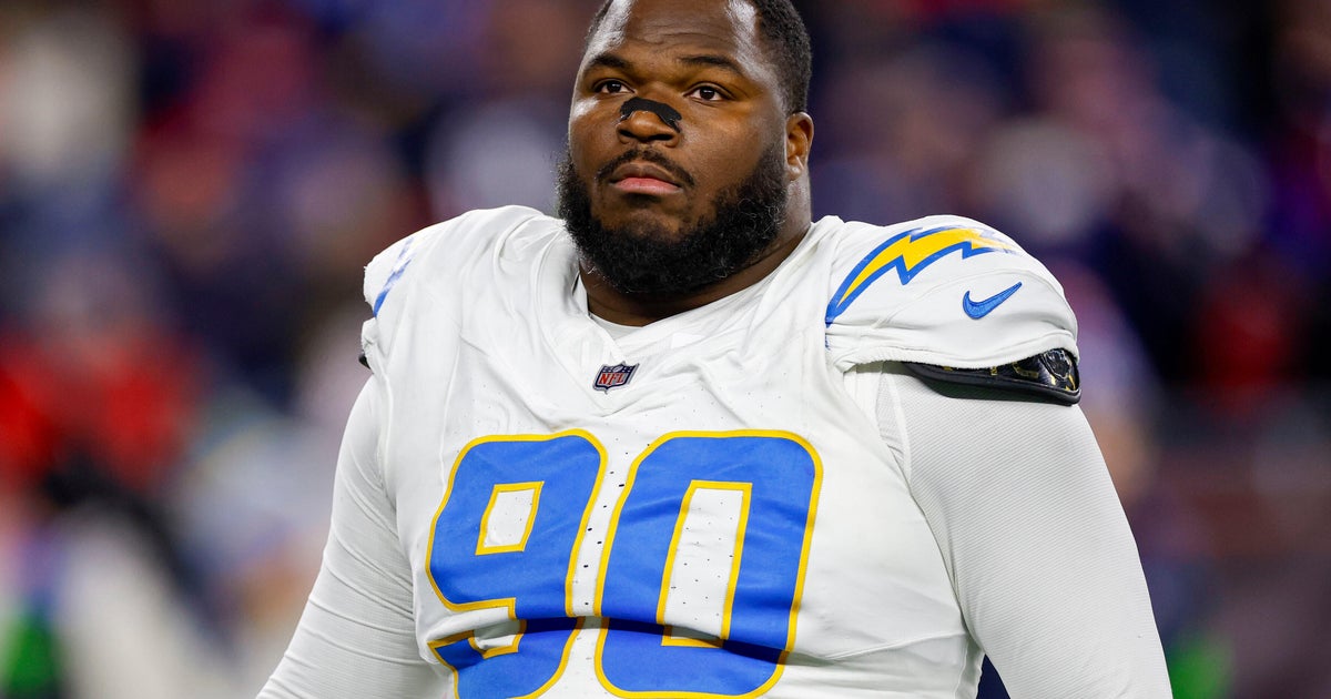 Los Angeles Chargers sign DL Teair Tart to 3-year contract extension