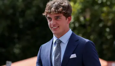 Arch Manning at risk of losing key help as Texas engages in battle for former Shedeur Sanders star teammate