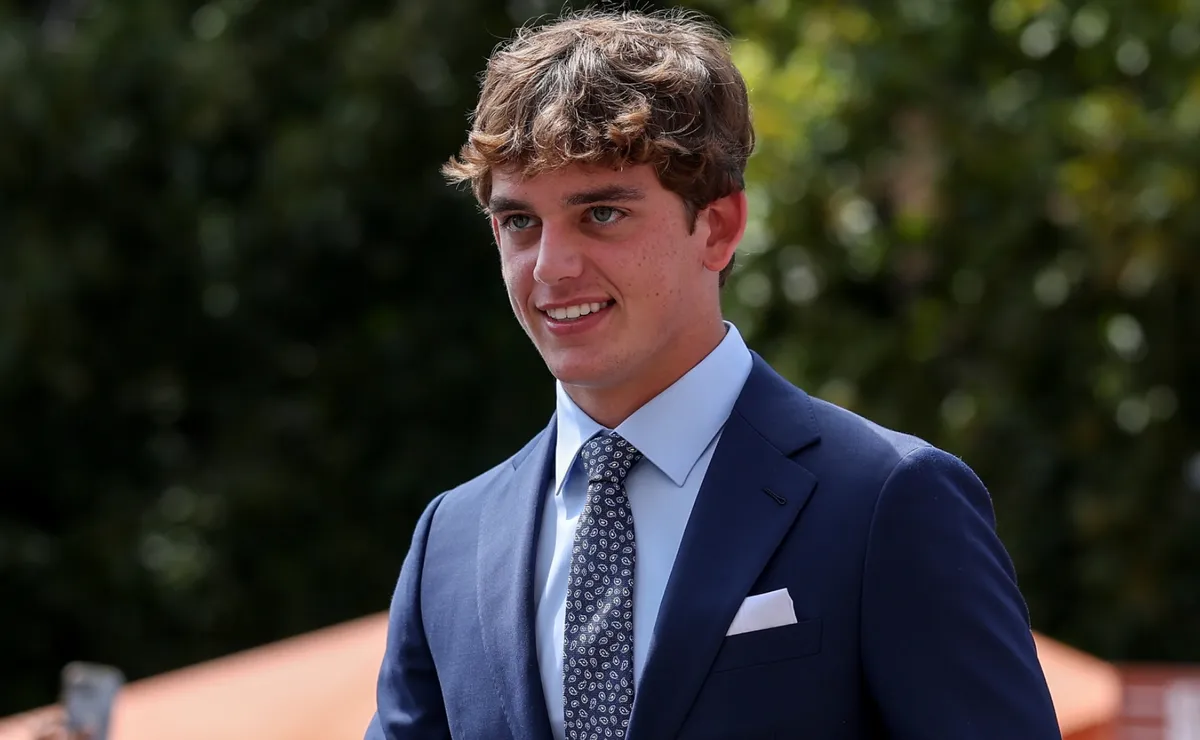 Arch Manning at risk of losing key help as Texas engages in battle for former Shedeur Sanders star teammate