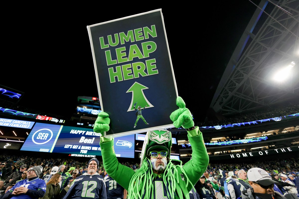 Craziest SEATTLE SEAHAWKS Fans for National TV Interview