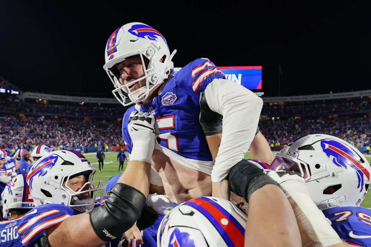 Buffalo Bills Kicker "Confident" About Availability For Playoffs
