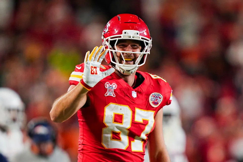 Kansas City Chiefs tight end Travis Kelce (87) reacts after making a catch for a first downJay Biggerstaff-Imagn Images