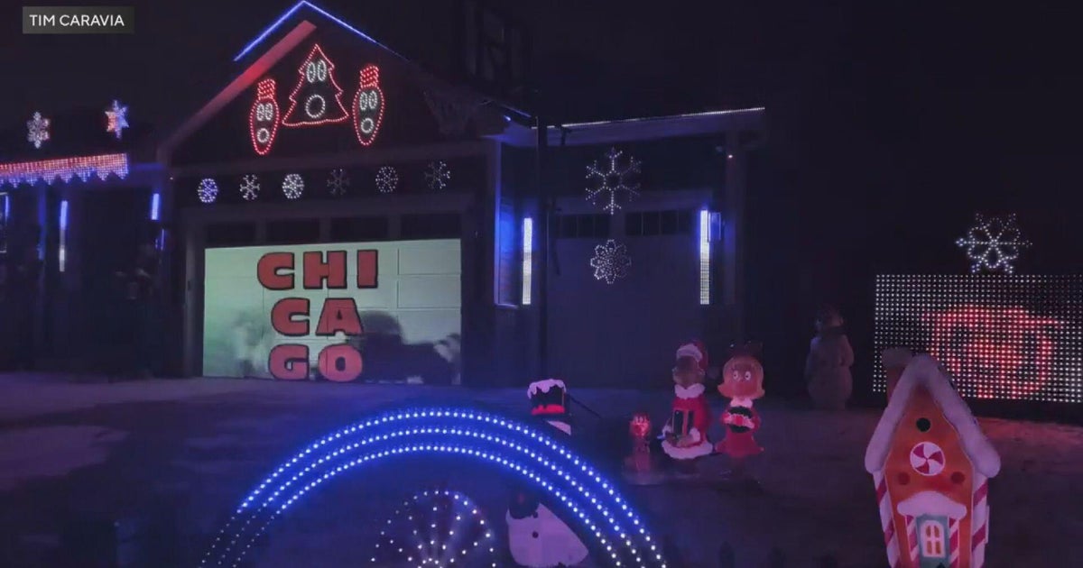 Sycamore, Illinois, house is lit up with Bears fever