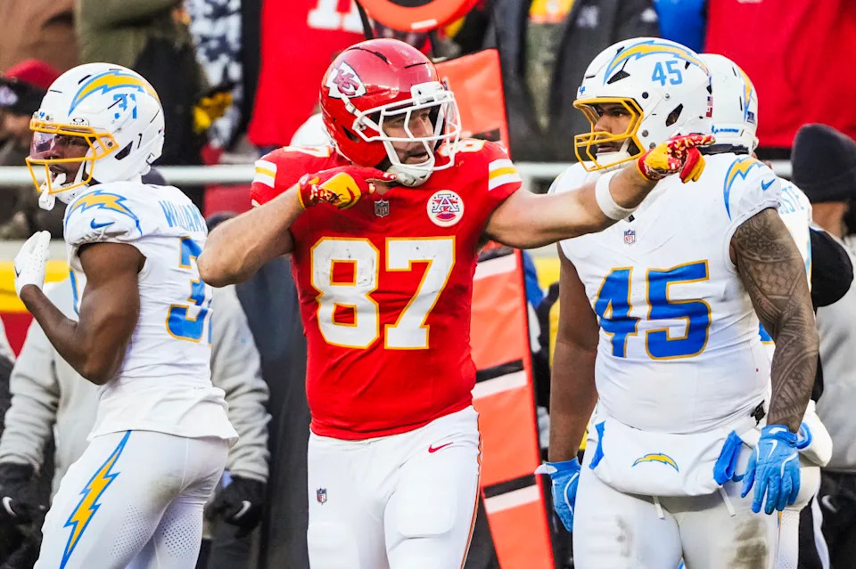 Kansas City Chiefs tight end Travis Kelce (87) celebrates a first down against the Los Angeles Chargers.© Denny Medley-Imagn Images