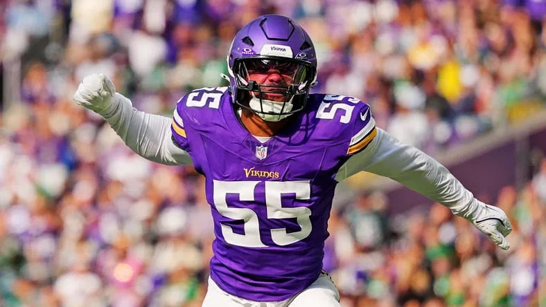 Eric Wilson celebrates after a sack against the Eagles at U.S. Bank Stadium.