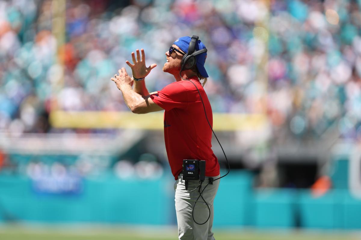 Giants set to promote Chad Hall to wide receivers coach