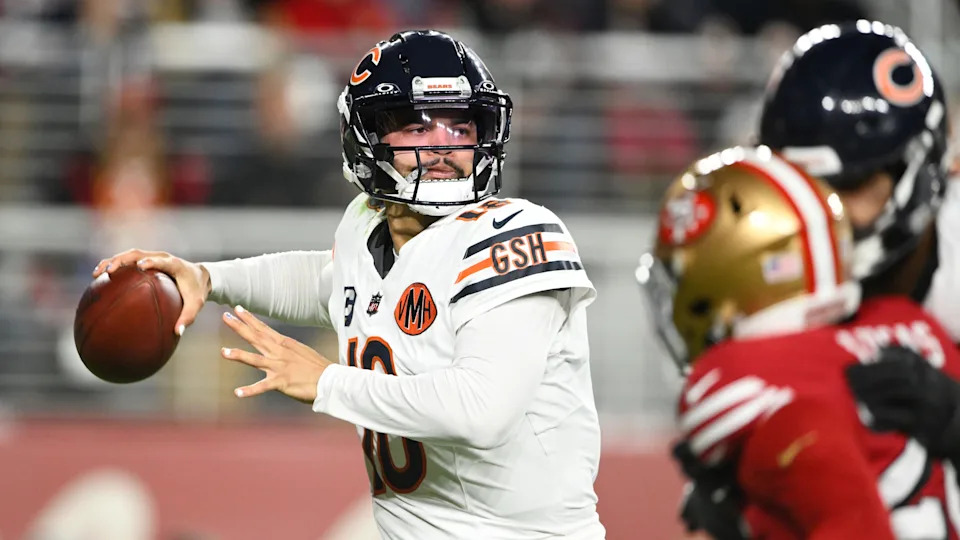 Chicago Bears quarterback Caleb Williams passes against the San Francisco 49ers during the second half of an NFL football game in Santa Clara, Calif., Sunday, Dec. 28, 2025. (AP Photo/Eakin Howard)