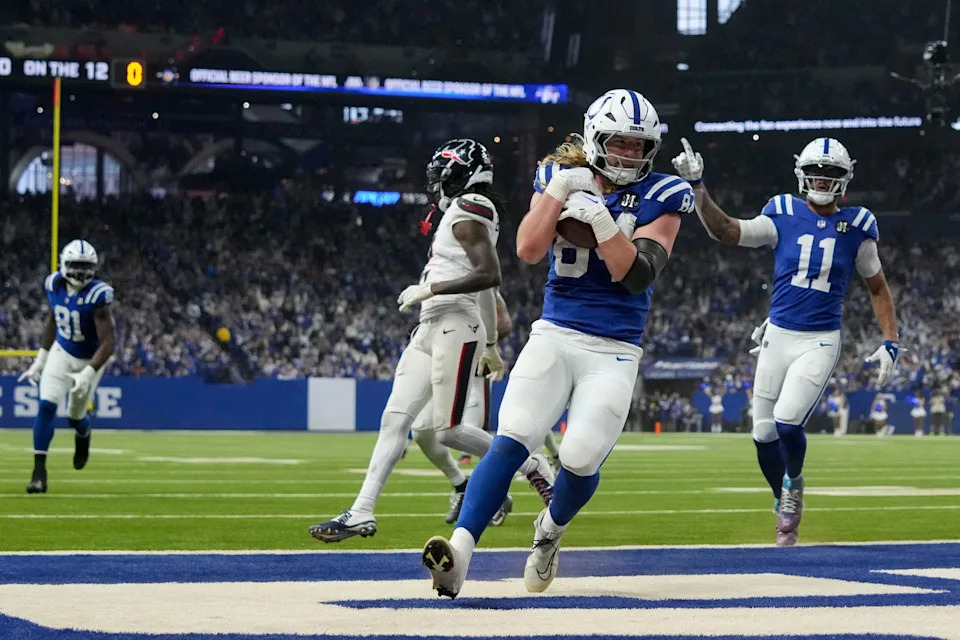 Indianapolis Colts tight end Tyler Warren (84) makes a catch for a touchdown Sunday, Nov. 30, 2025, during a game against the Houston Texans at Lucas Oil Stadium in Indianapolis. Mandatory Credit:&nbsp;Grace Hollars/IndyStar