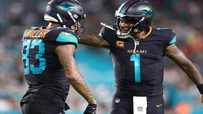 Tua Tagovailoa’s past head injuries seem to be causing inconsistent performance for Dolphins quarterback, says Darren Waller