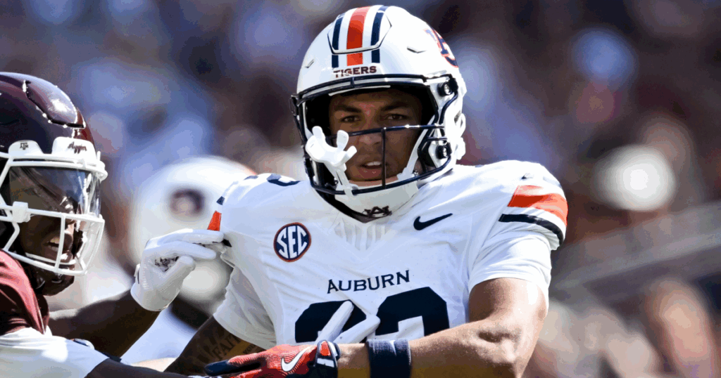 Auburn transfer cornerback Donovan Starr has signed to play with Clemson in 2026, On3 has learned.