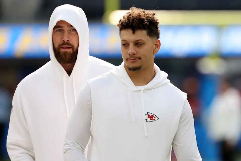 Kansas City Chiefs tight end Travis Kelce and quarterback Patrick Mahomes.© Kiyoshi Mio-Imagn Images