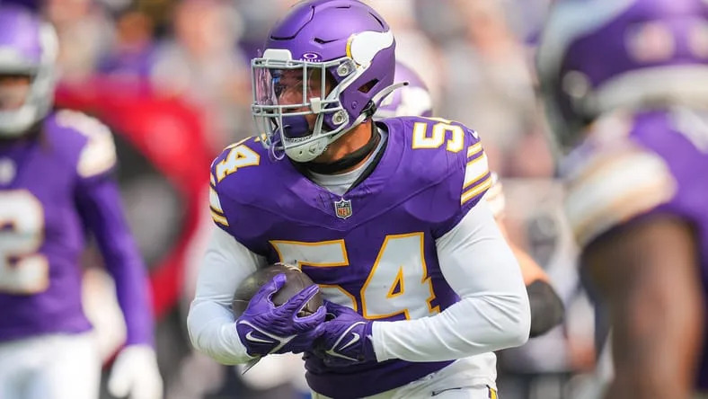 Vikings linebacker Kamu Grugier-Hill returns an interception against the Texans.