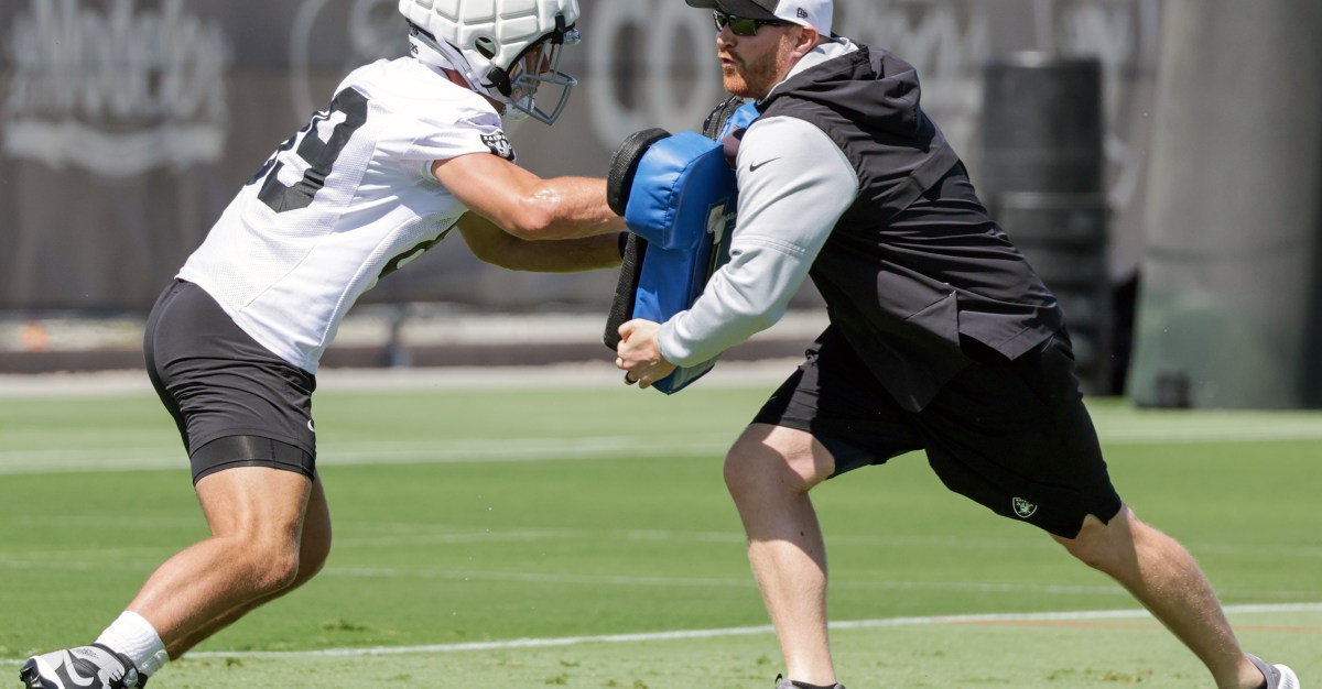 Luke Steckel’s versatility should intrigue next Las Vegas Raiders head coach