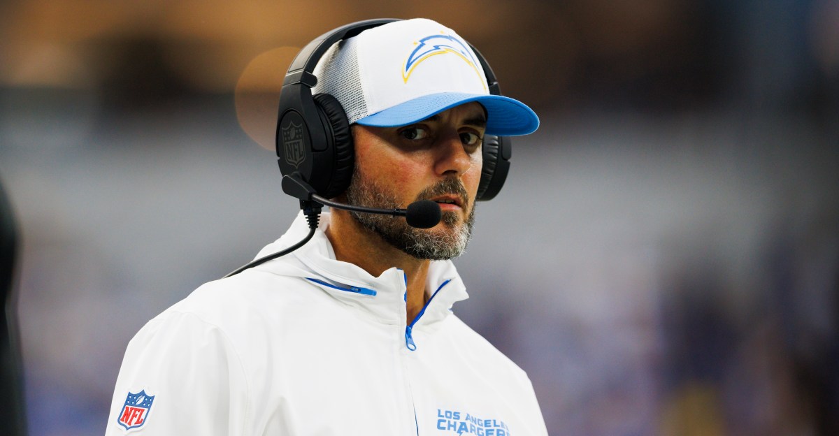 Baltimore Ravens interview Chargers DC Jesse Minter for HC job