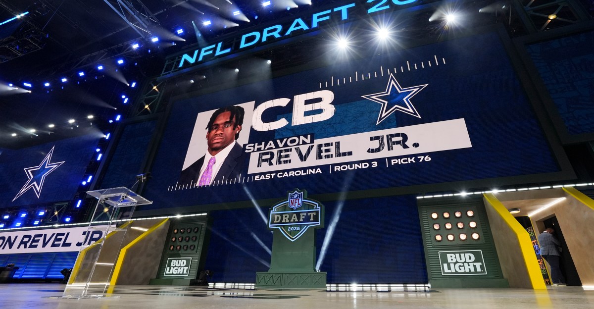 Dallas Cowboys mock draft database: Early draft favorites emerge for team