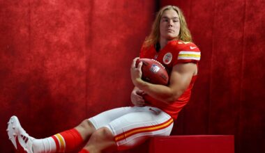 Eagles sign former Chiefs fullback