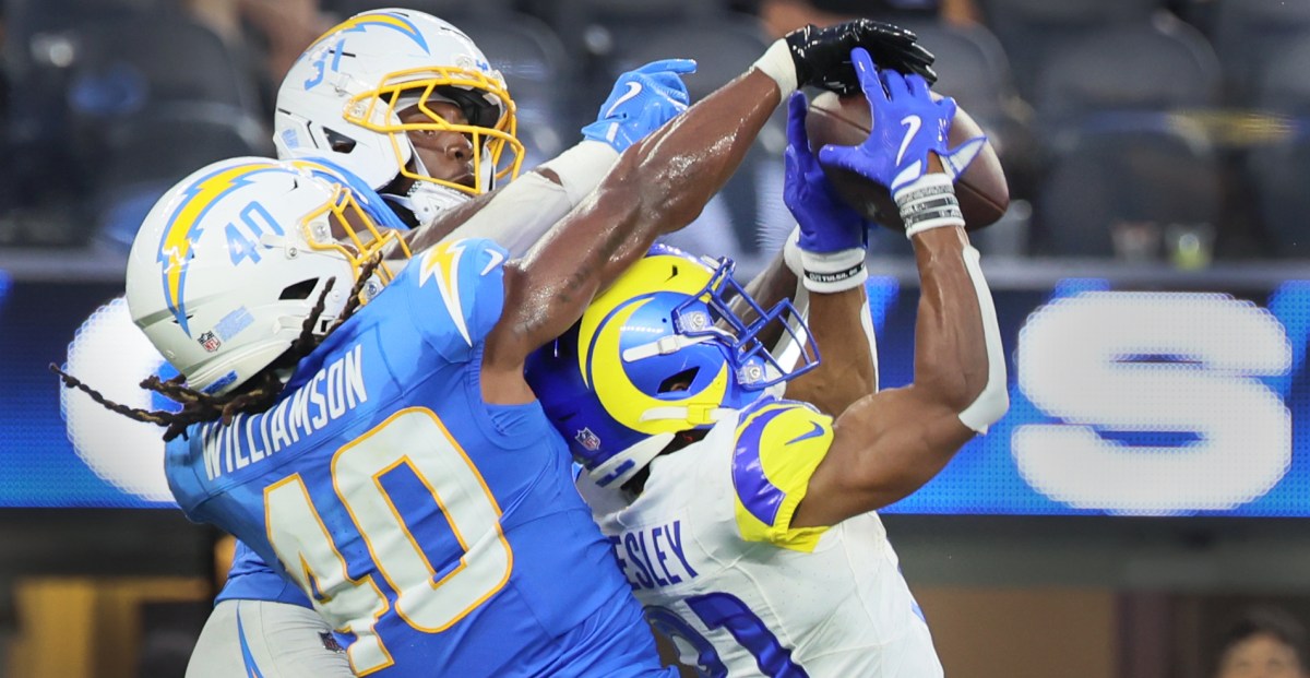 L.A. Rams sign 10 players