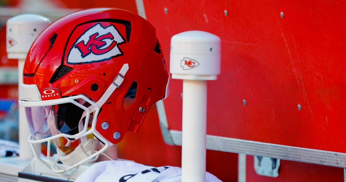 Chiefs moving on from two more offensive assistant coaches