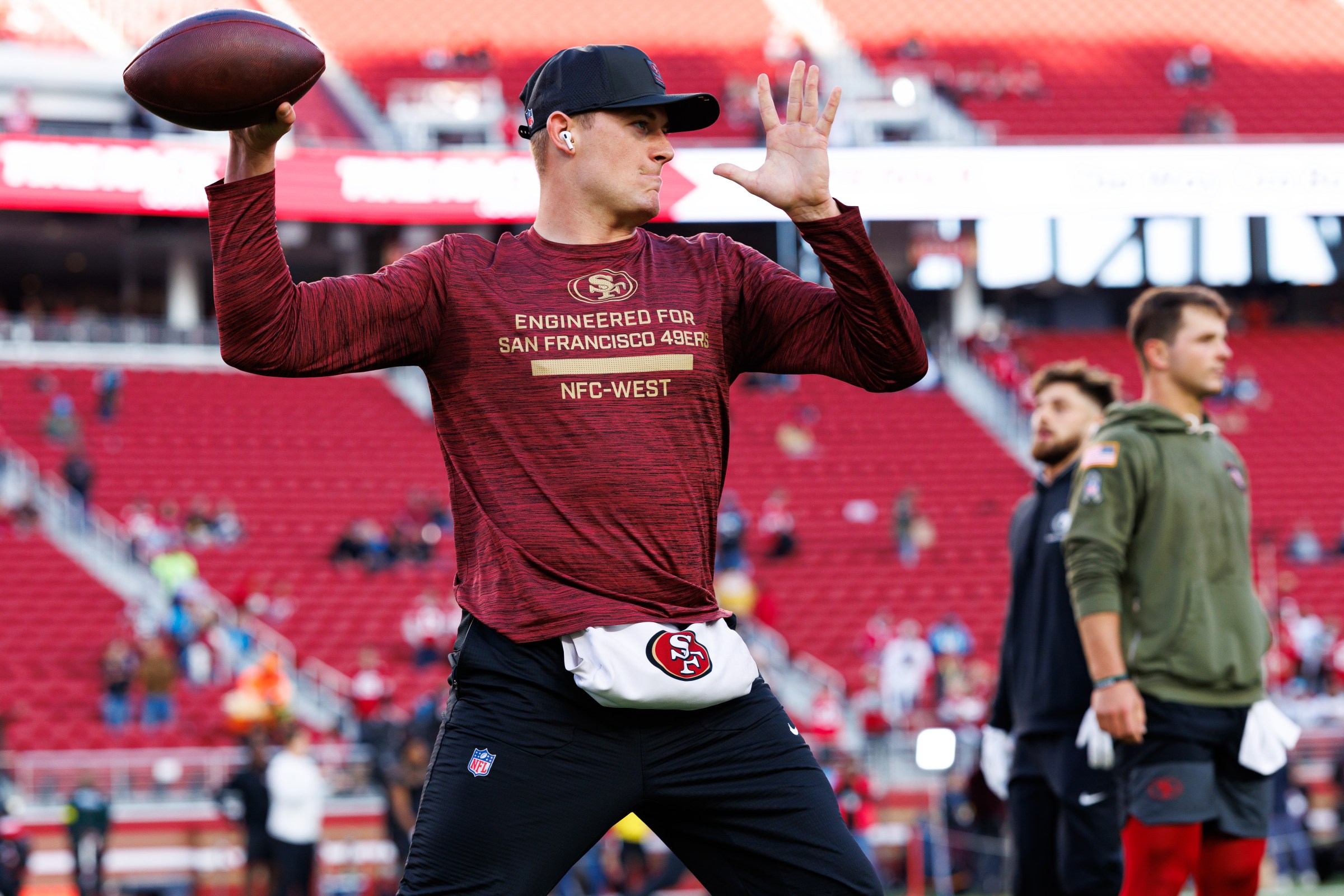 SANTA CLARA, CALIFORNIA - NOVEMBER 24: Mac Jones #10 of the San Francisco 49ers warms up prior to an NFL football game against the against the Carolina Panthers at Levi’s Stadium on November 24, 2025 in Santa Clara, California. (Photo by Brooke Sutton/Getty Images)
