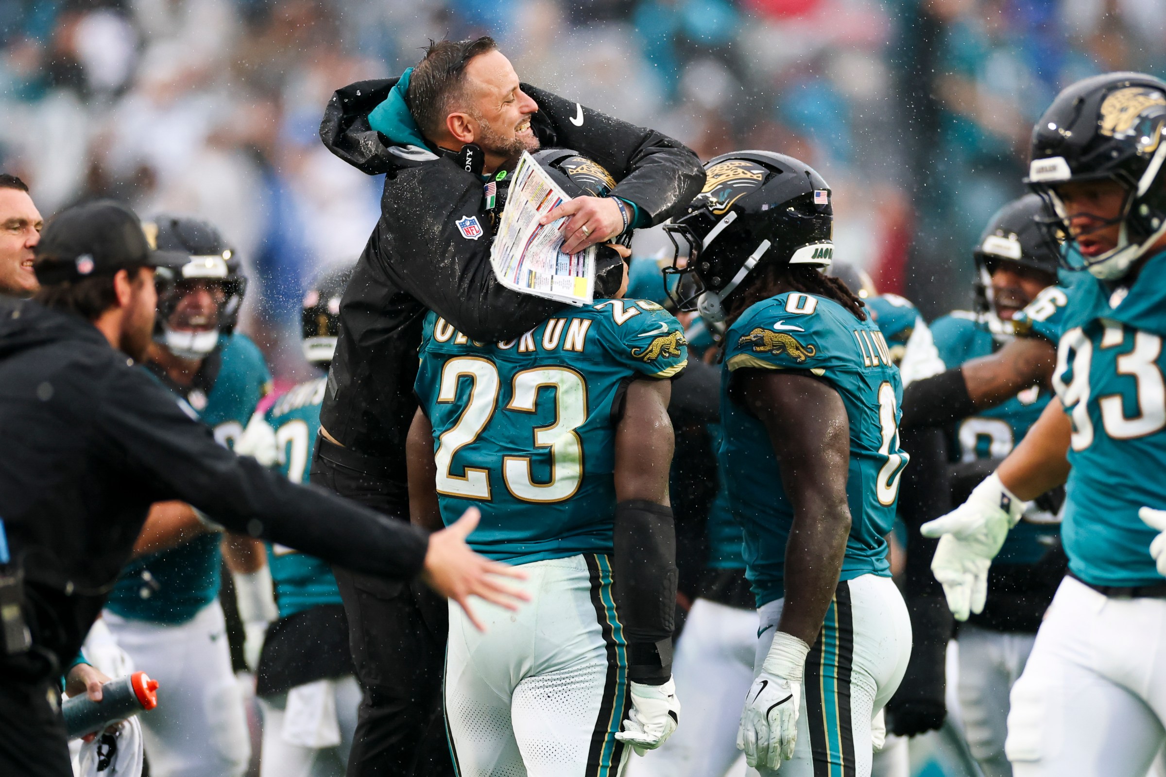 Defensive coordinator Anthony Campanile and Foyesade Oluokun #23 of the Jacksonville Jaguars celebrate