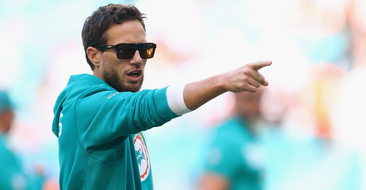 Chargers to hire Mike McDaniel as offensive coordinator