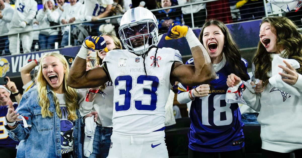 Aaron Jones Named Finalist for USAA Salute to Service Award