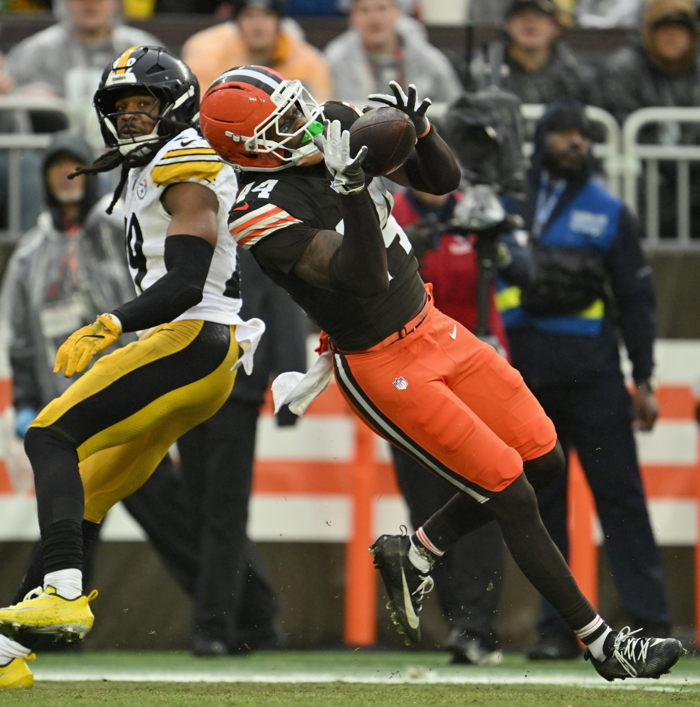 Cleveland Browns offense goes cold after hot start in Week 17 vs Steelers