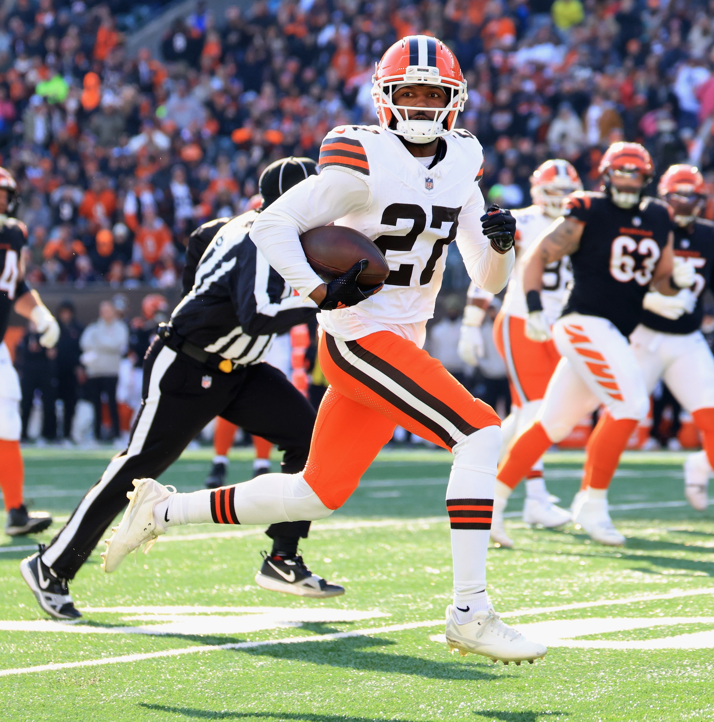 Who is playing CB for the Browns in Week 18?