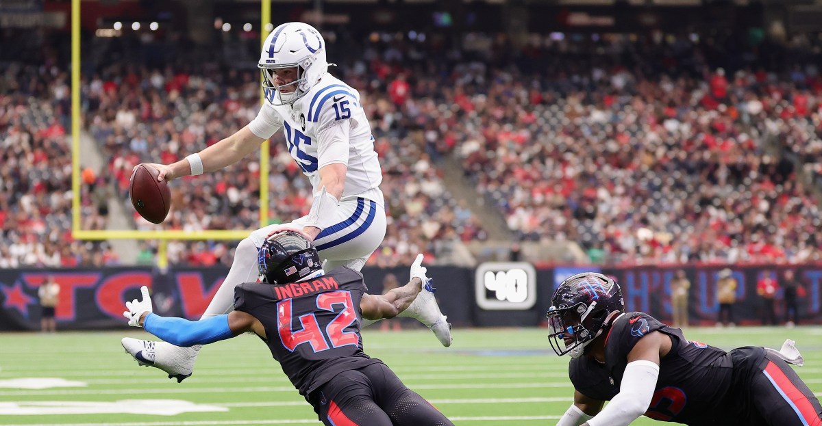 Despite heroics from Leonard and Pierce, Colts lose 5th straight to Houston in finale