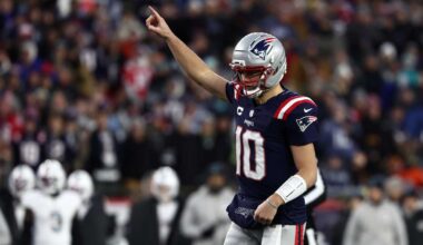 Patriots dominate Dolphins, secure No. 2 seed in AFC playoffs