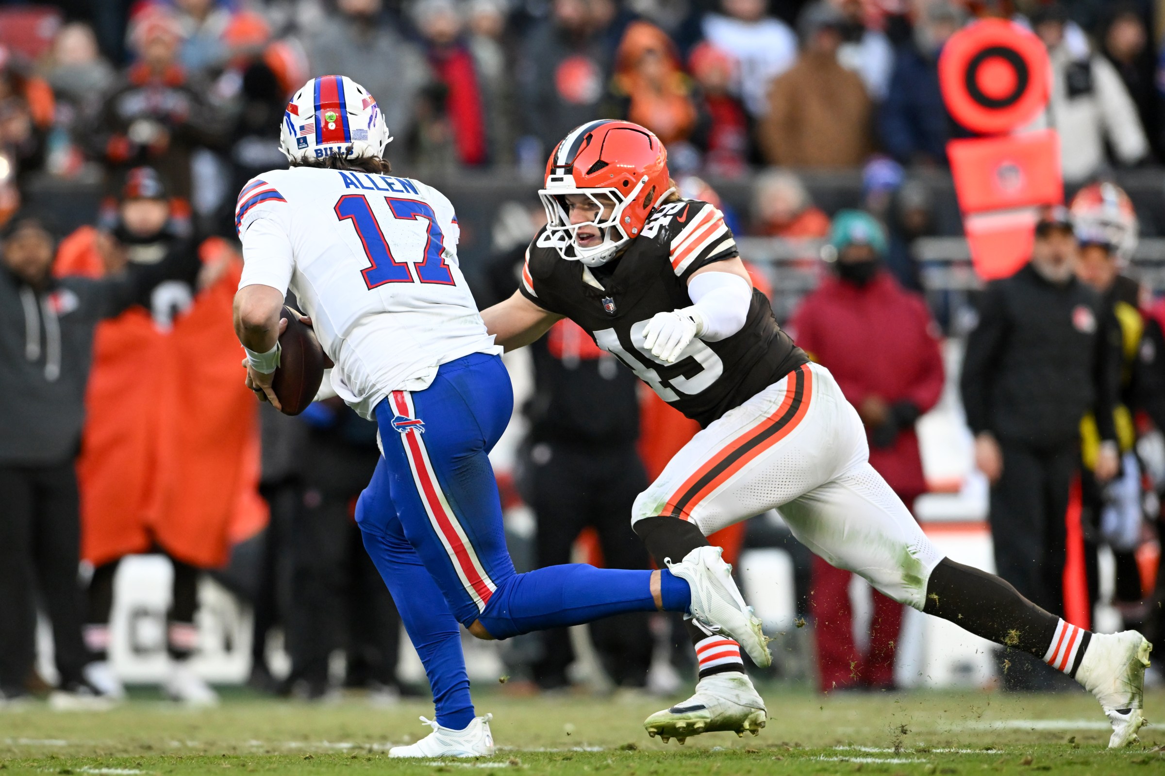 LB Carson Schwesinger