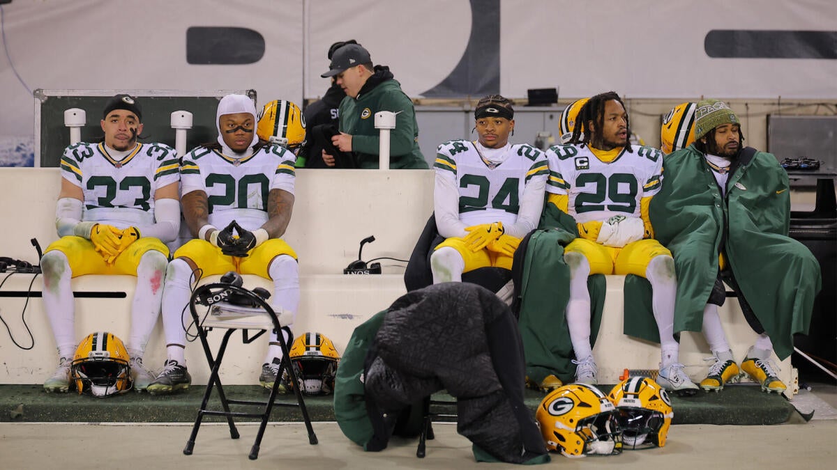 Packers blow big lead vs. Bears, setting up offseason of change in Green Bay