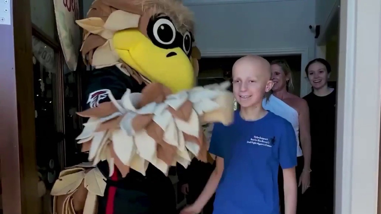 Freddie the Falcon surprises teen battling cancer 
