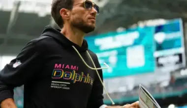 Mike McDaniel Poised to Join LA Chargers as Offensive Coordinator