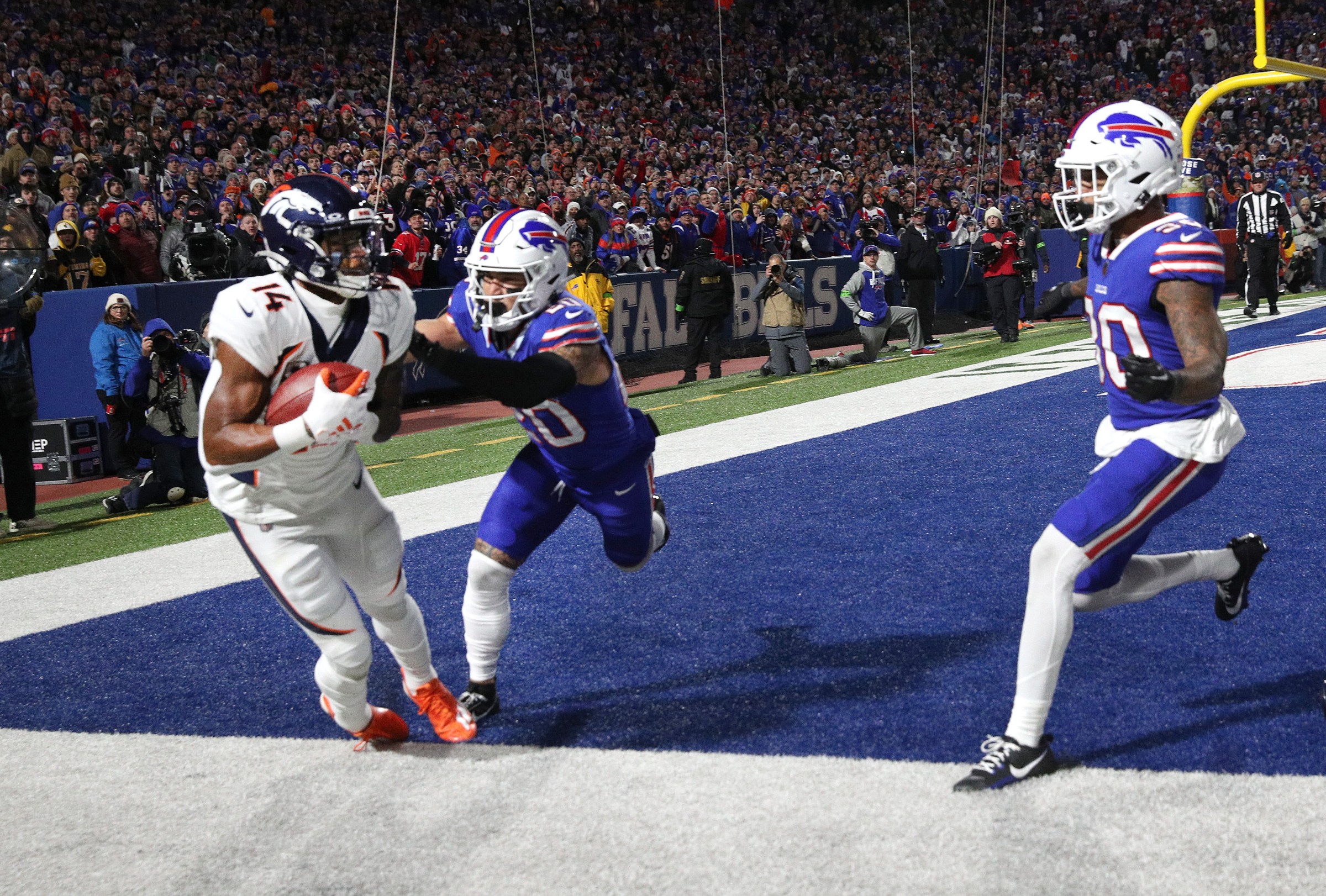 Denver Broncos wide receiver Courtland Sutton (14) manages to keep his feet inbounds for a touchdown against Buffalo Bills safety Taylor Rapp (20).