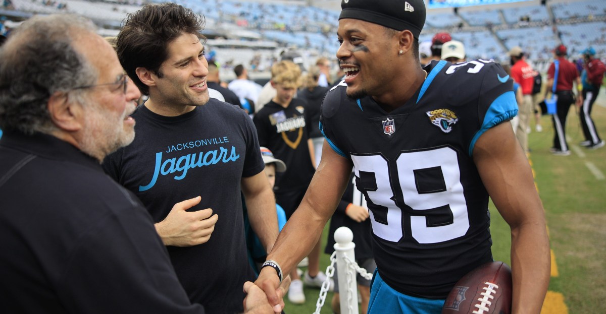 Jaguars fan and ‘Ghosts’ actor Asher Grodman loves the Jags as much as you do