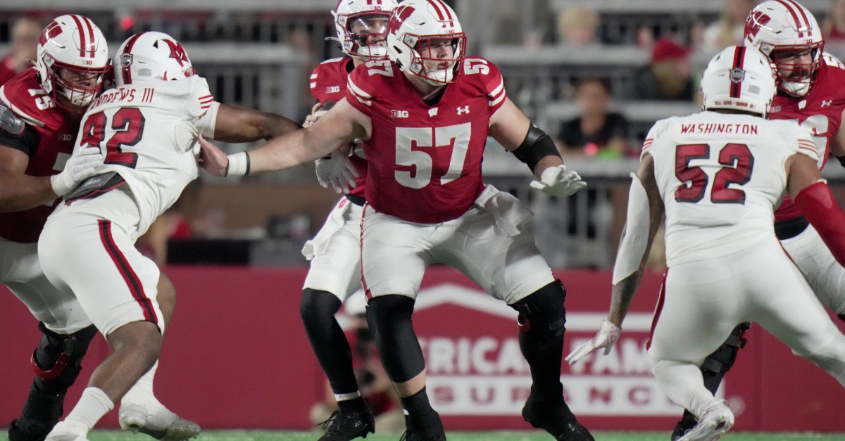 Wisconsin Football: Badgers starting OL transfers to Big Ten school