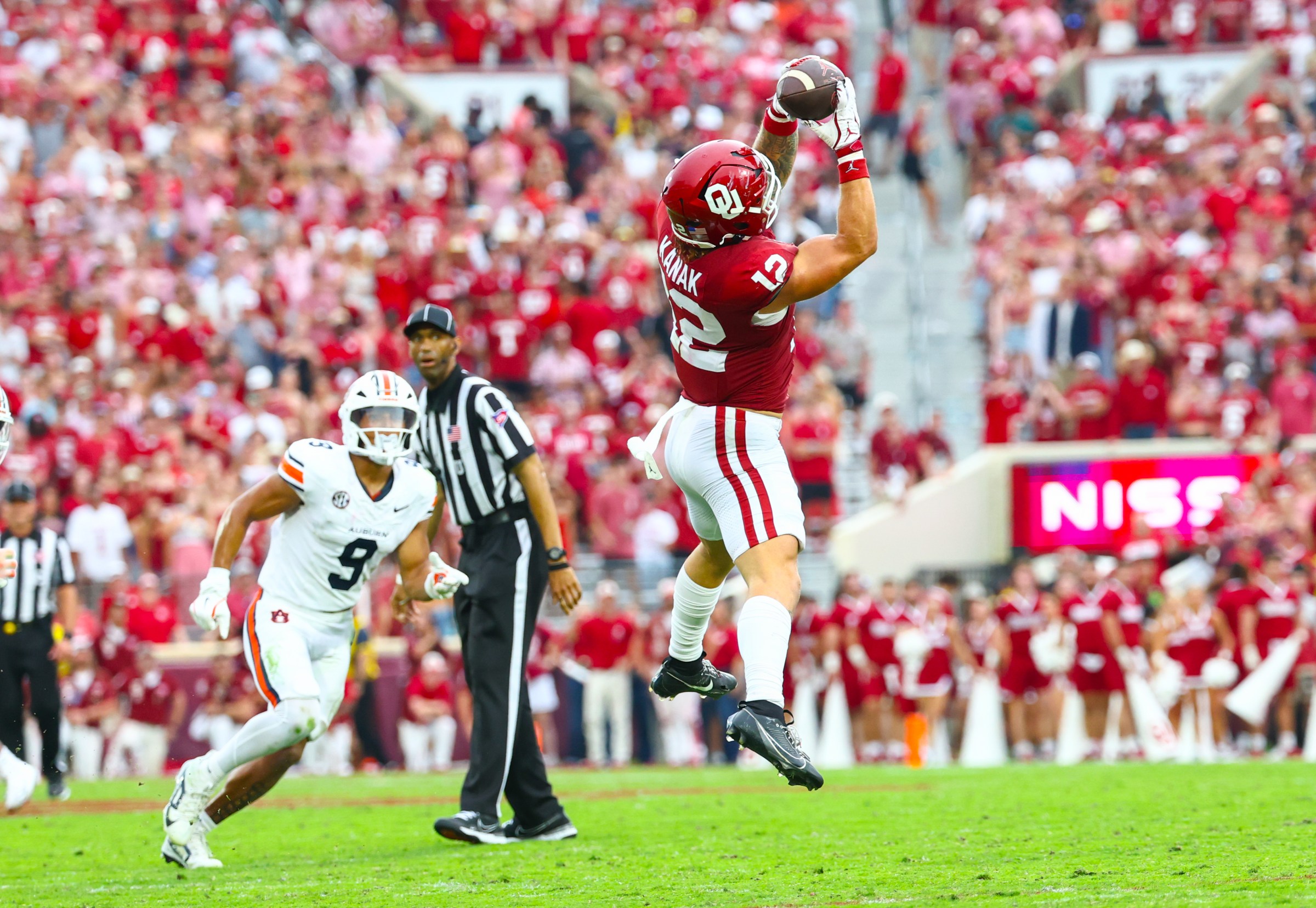 Sep 20, 2025; Norman, Oklahoma, USA; Oklahoma Sooners tight end Jaren Kanak (12) makes a catch past Auburn Tigers linebacker Elijah Melendez (9) during the second half at Gaylord Family-Oklahoma Memorial Stadium. Mandatory Credit: Kevin Jairaj-Imagn Images