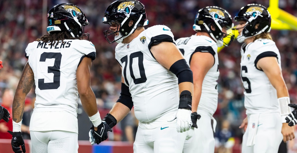 Wisconsin Football: Former Badgers OL gets big extension with Jaguars