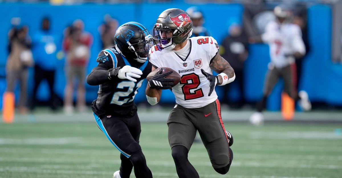 NFL Week 17 live game message board, fan discussion, and playoff scenarios